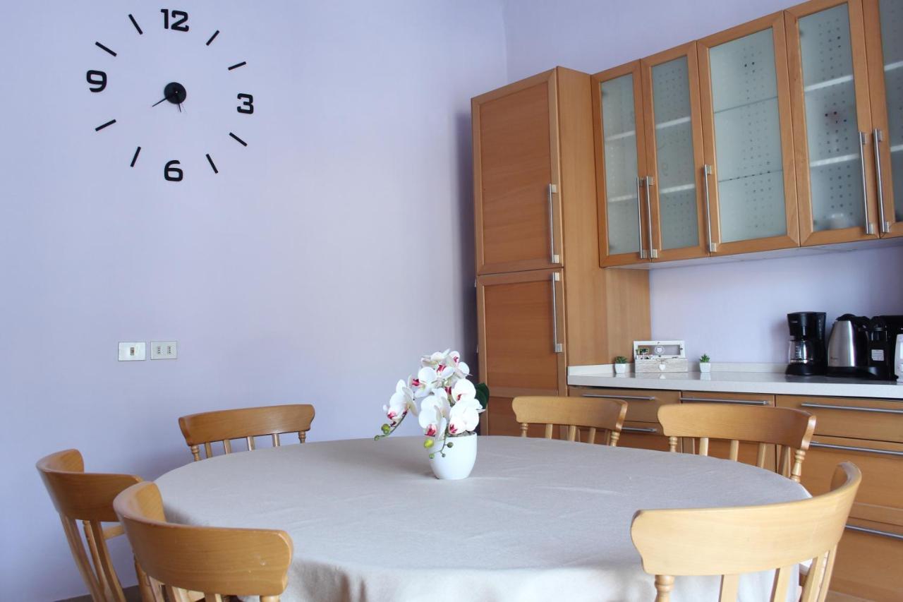 L' Oasi Del Cervo - Casa Con Giardino E Posto Auto, Uscita Autostrada A11 Villa Florencia Exterior foto